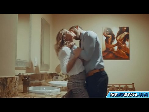 ❤️ Kad krūtiska blondīne pavedina tevi publiskā tualetē Sekss video pie lv.rexporn-com.ru ☑